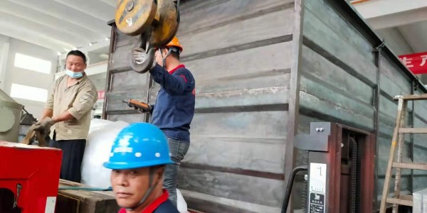 除尘器厂家极悦：<i style='color:red'>脉冲袋式除尘器</i>在高炉炼铁应用中有哪些维护措施？