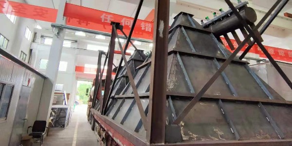 水泥制造厂粉尘治理达标难，布袋除尘器厂家极悦力破困局