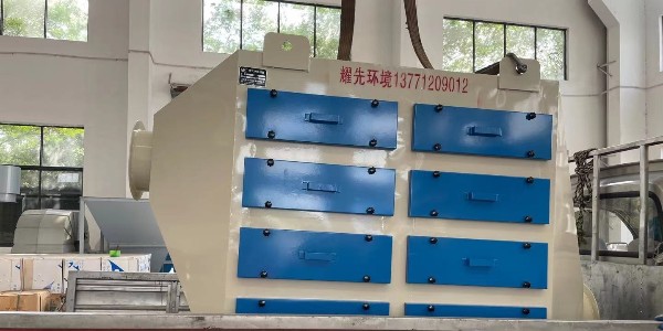 发货忙不停全力以赴为客户：废气处理厂家极悦娱乐<i style='color:red'>活性炭吸附箱</i>发货
